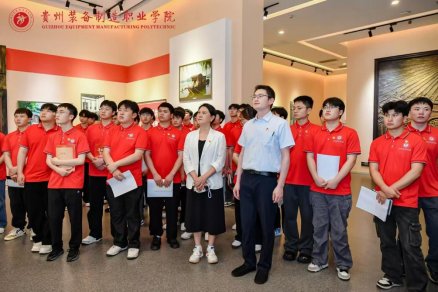 以“循红色初心