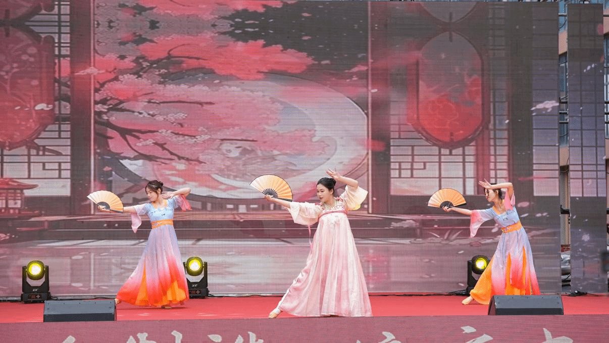 本届文化艺术节活动内容丰富